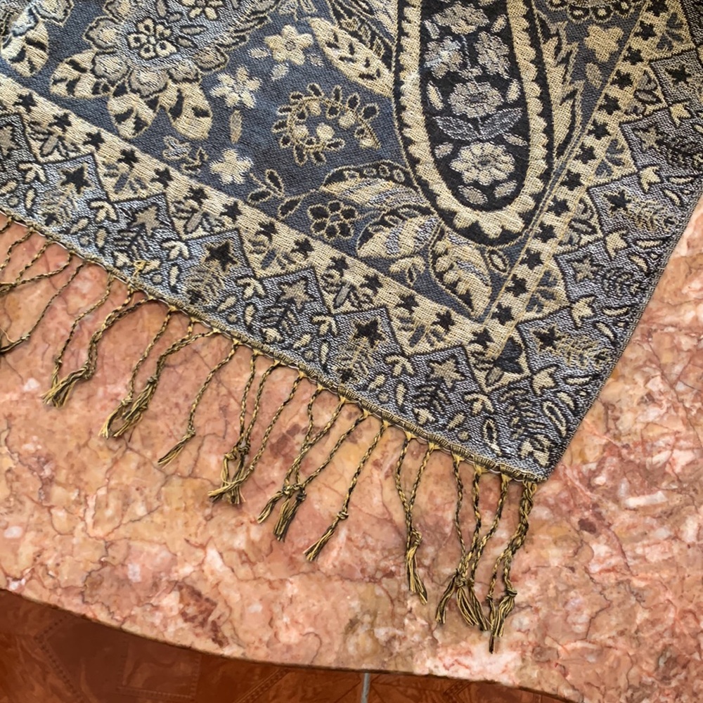 Womens paisley shawl - Picture 2 of 10
